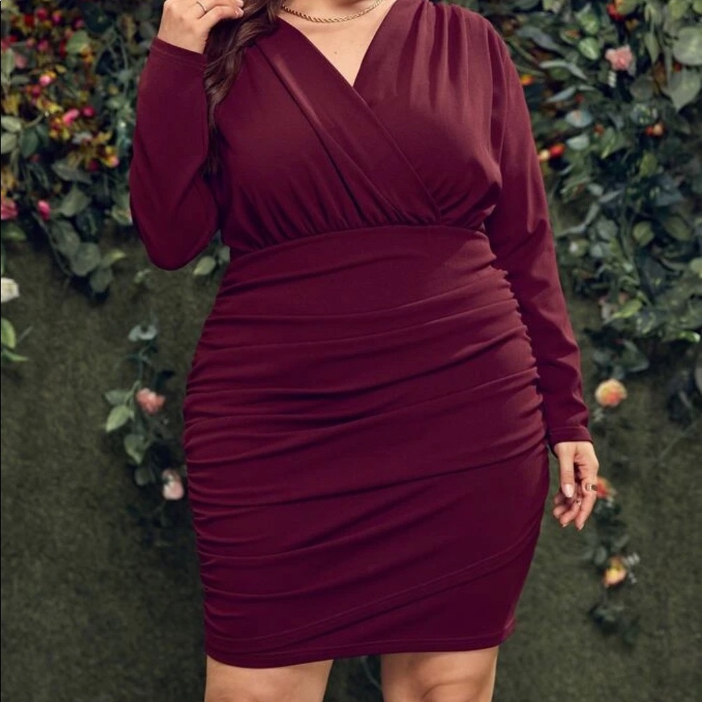 BRAND NEW- 2XL Surplice Neck Ruched Bodycon Dress- Burgundy